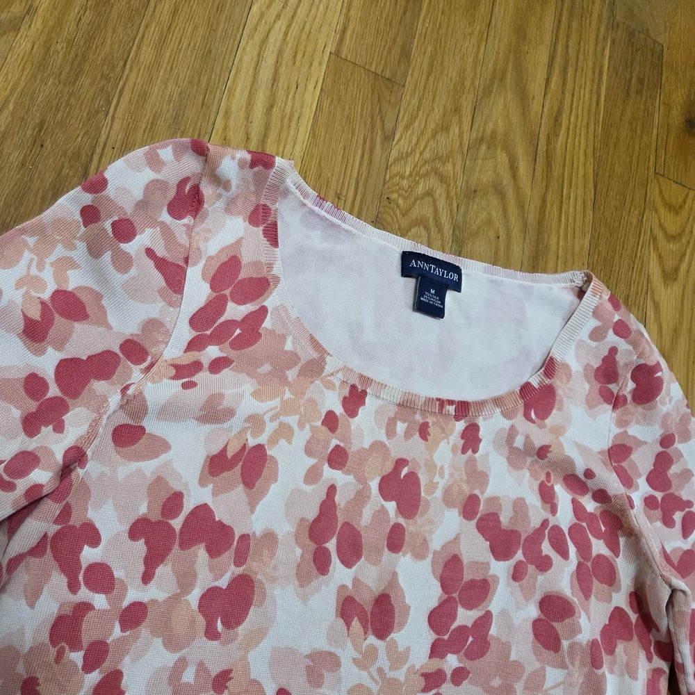 Ann Taylor Pink and White Splash 3/4 Sleeve Cardigan Silk Blend Size M - Picture 3 of 9